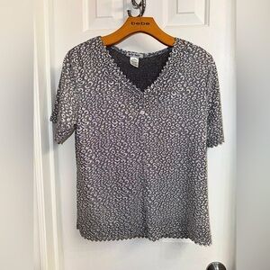 Belle Amie Sparkly Gray Textured Animal Print, scalloped trim, Size PM